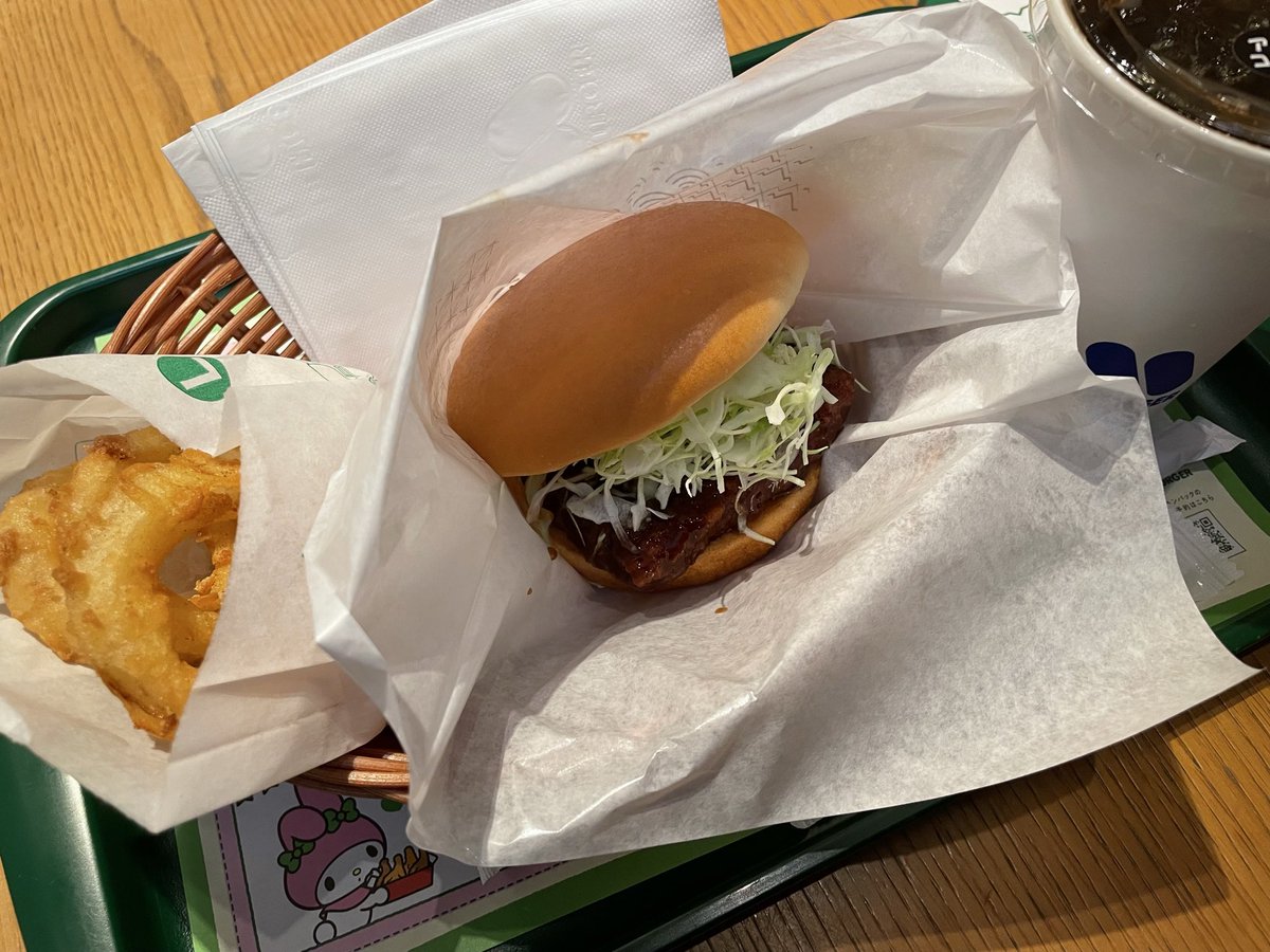 330_Design's tweet image. 急に食べたくなって昼はモスのロースカツバーガー