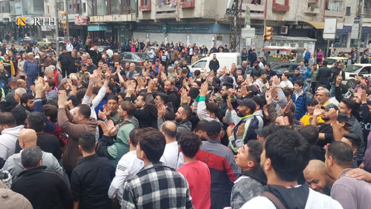 NPA_English's tweet image. Residents of Jableh city in #Syria’s coastal #Latakia Governorate took to the streets to protest a surge in kidnappings and to demand the immediate release of detainees.

#Jableh – #NorthPress