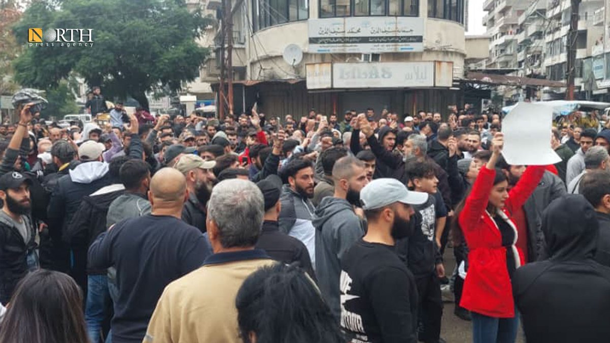 NPA_English's tweet image. Residents of Jableh city in #Syria’s coastal #Latakia Governorate took to the streets to protest a surge in kidnappings and to demand the immediate release of detainees.

#Jableh – #NorthPress