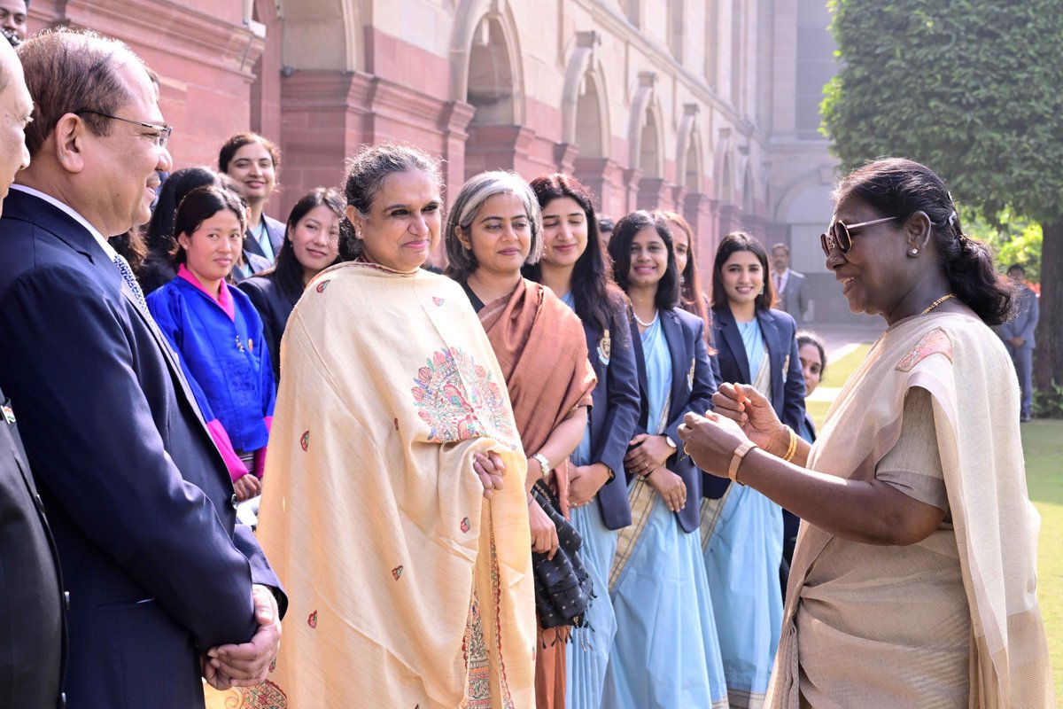 airnewsalerts's tweet image. Addressing the Officer Trainees of Indian Revenue Service of the 76th batch in New Delhi, President #DroupadiMurmu said, the collection of revenue is critical for nation-building. 

President highlighted that these revenue funds -  infrastructure, education, health, &amp;amp; social…