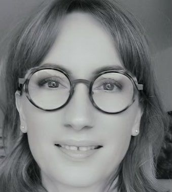 PsyGuy007's tweet image. 🚨 🇫🇷 ALERTE INFO : Mélanie, 45 ans, a été ÉTRANGLÉE avec une RALLONGE ÉLECTRIQUE 

On en sait plus sur la mort de Mélanie Espes survenue jeudi dans une villa de Saint-Ciers-d’Abzac, en Gironde.

A la suite d&apos;une dispute conjugale, Bruno Loubet s&apos;est isolé dans une chambre, alors…