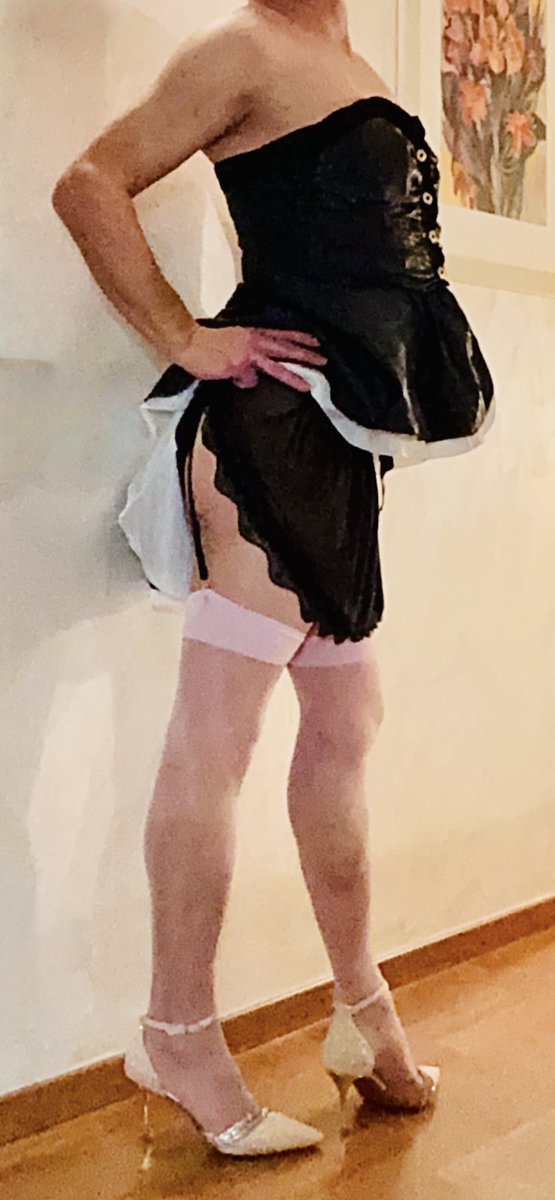 Like my sissy dress? I feel so slutty in it.

💕💕🍑💕💕