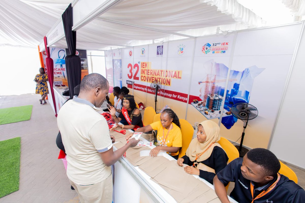 calwizy_'s tweet image. Engineers reaffirm their readiness to support national priorities: building megatanks, expanding irrigation, strengthening manufacturing capacity, and upgrading the transport network through quality engineering. #32ndIEKConvention #EngineeringtheFuture