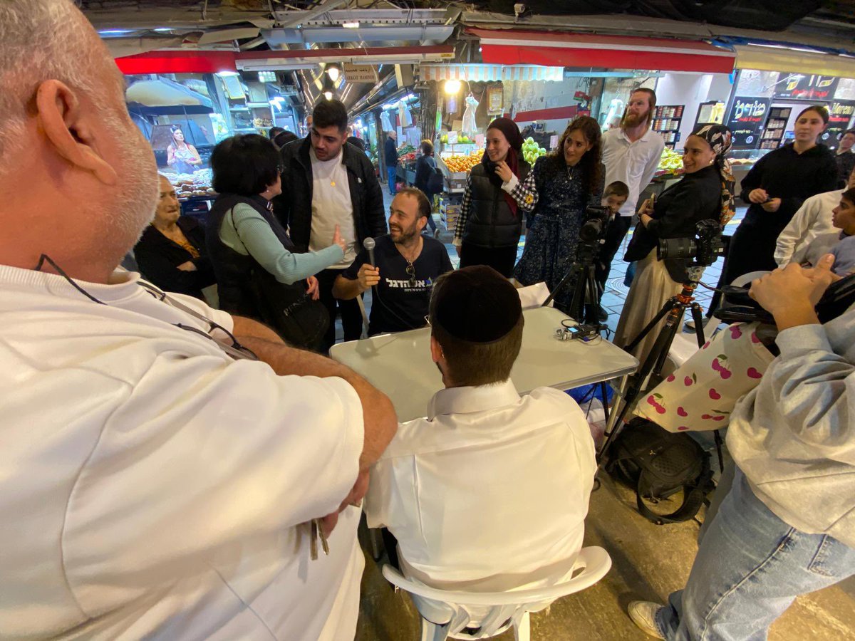 MatanYaffe's tweet image. עשינו אתמול #תסבירו_לי בשוק מחנה יהודה. היה סוער, סוער מאוד.
רק מבהיר לי כמה חשוב לרסק ולנתץ את תיבות התהודה שהפוליטיקאים כופים עלינו.
תמשיכו לעקוב ותשתפו אחרים במיזם כדי לעזור לחברה שלנו להגמל מהטירוף של הקצוות ששם כבר שום סוגיה היא לא עניינית, ולחזור במהרה לדרך הציונית.