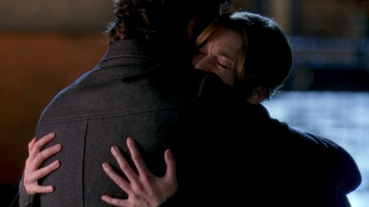 postitMD's tweet image. derek hugging meredith while she's crying warms my heart 🥺

#merder #greysanatomy