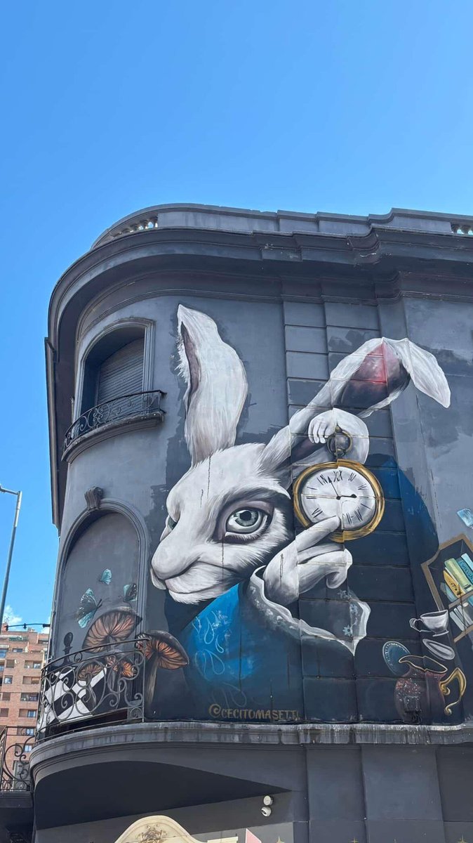 CryptoSylar's tweet image. The $ROME meme is transcending internet culture and is being spotted in the physical world.

The white rabbit is everywhere, its virality is undeniable.

Marketing teams all around the world will find a way to connect to their customers with this meme.

All roads lead to $ROME.