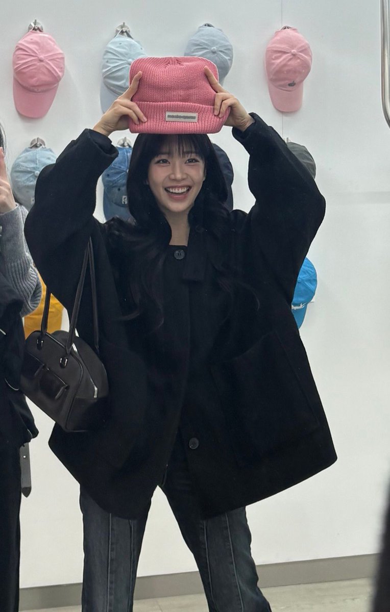 baesuminng's tweet image. 특기: 여친짤 장인