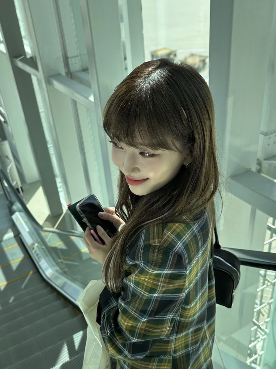 baesuminng's tweet image. 특기: 여친짤 장인