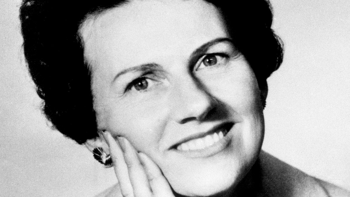 Alert - Relatives of murdered mother Muriel McKay believe her body is buried in east London garden - as agonising wait to find out if they can search premises ends today alertcontent.com/?p=155323