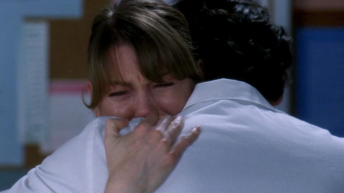 postitMD's tweet image. derek hugging meredith while she's crying warms my heart 🥺

#merder #greysanatomy