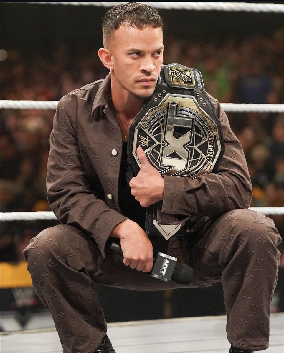 Holla, goodbye. 〢 NOT @TheBarbieBlank tweet media