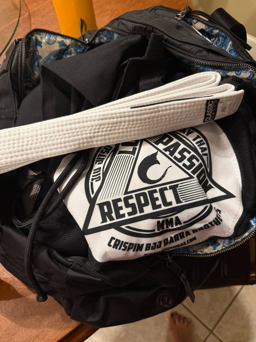 ugcbycarolineb's tweet photo. This mama finally started Brazilian jiu-jitsu. My 6-year-old has been training for 3.5 years and totally inspired me to start rolling.
#JiuJitsuMom #MomsWhoCreate #CreatorLife #UGC https://t.co/XUKGcJfwhF