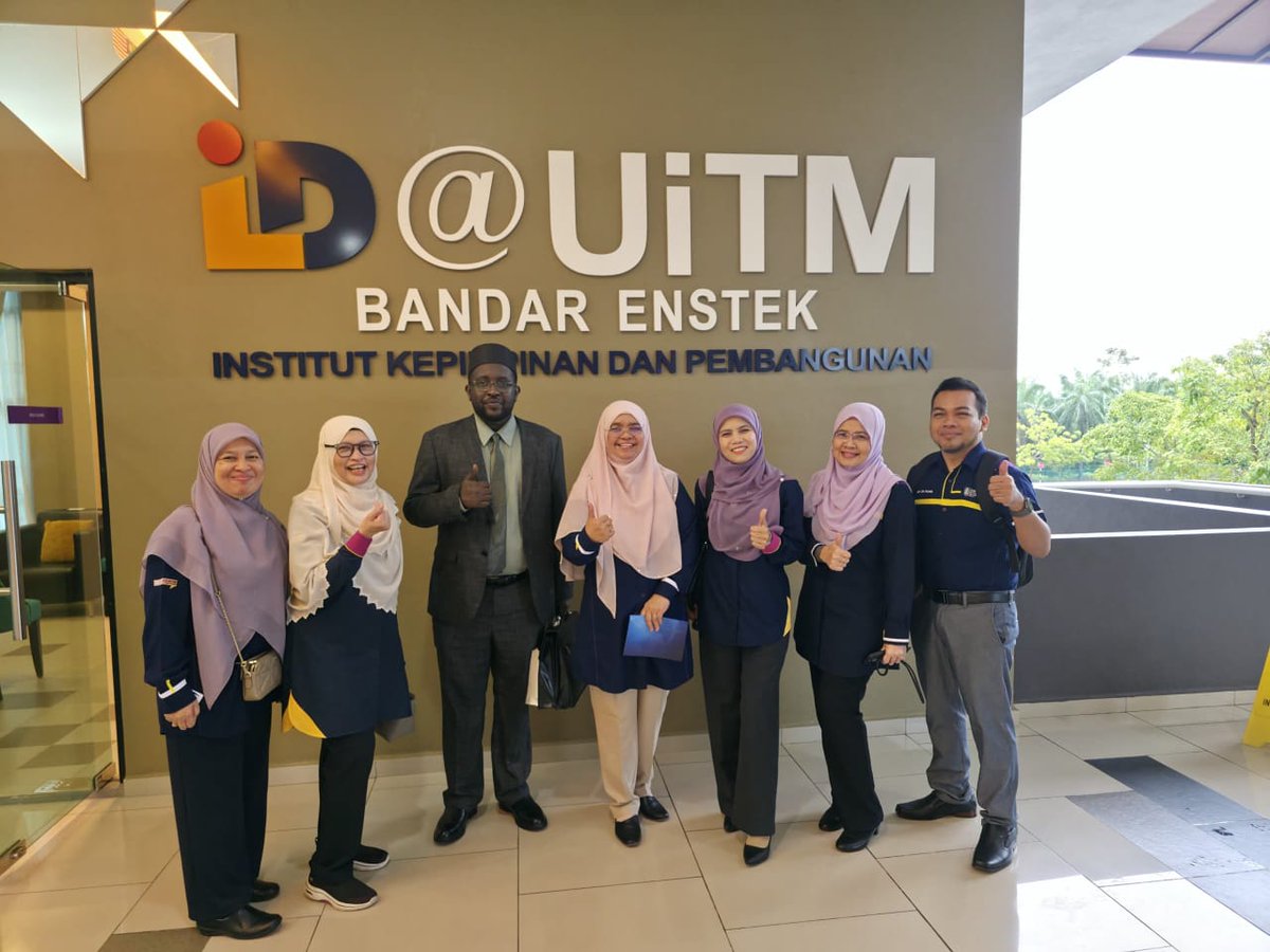 OIC_COMSTECH's tweet image. The UiTM–COMSTECH International Workshop on AI, Cyber Security &amp;amp; Disruptive Technologies kicks off in Kuala Lumpur.
Experts from 18+ OIC member &amp;amp; observer states are joining to discuss emerging tech, digitalisation and cybersecurity.
@uitmofficial 
@MYHCIslamabad
@PakinMalaysia_