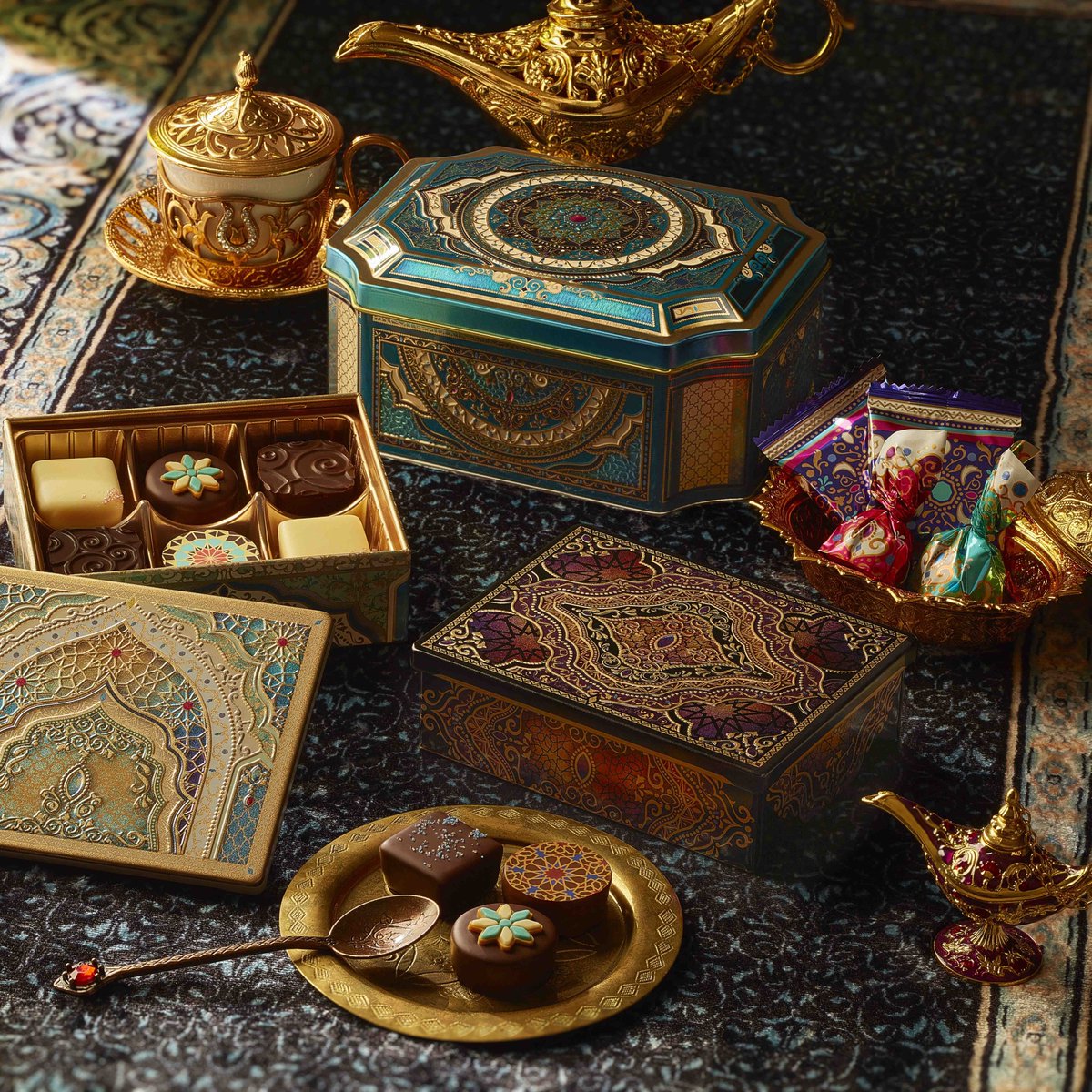 #2026年バレンタイン 専用商品「#Jamila（ジャミーラ）」をご紹介🙌

#アラビア語 で美しい💖を意味する【ジャミーラ】。
#モザイクランプ や #タイル、#モスク の情景などをイメージ🌺
未知の世界を旅するような心躍るひとときを、どうぞお楽しみください🥰

発売まで今しばらくお待ちください✨