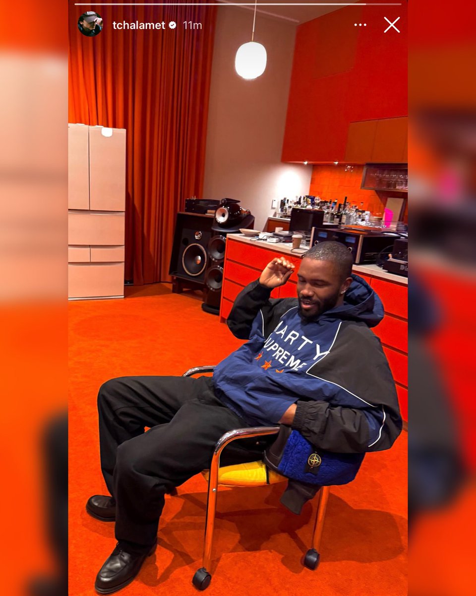 ComplexStyle's tweet image. FRANK OCEAN IN THE ‘MARTY SUPREME’ JACKET 😮‍💨🤯