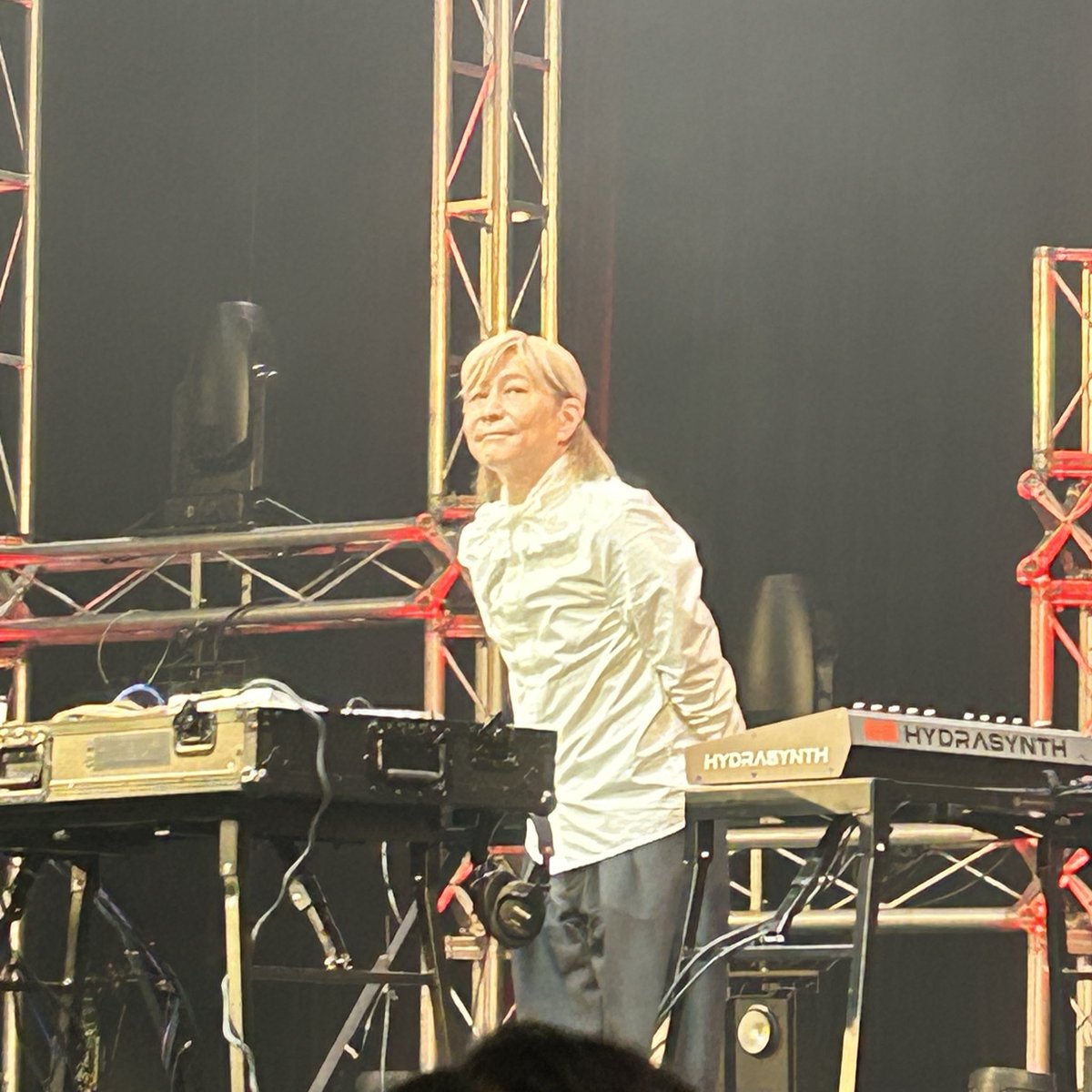 jet_mstk2024's tweet image. 「あれ？右腕が痛い」と気づいた火曜日の朝
右腕を振り上げるような事したっけ？？？
はい しました😭日曜日の夜に羽田のファンミで💡遅れてやって来たあの日の思い出🤣
#小室哲哉