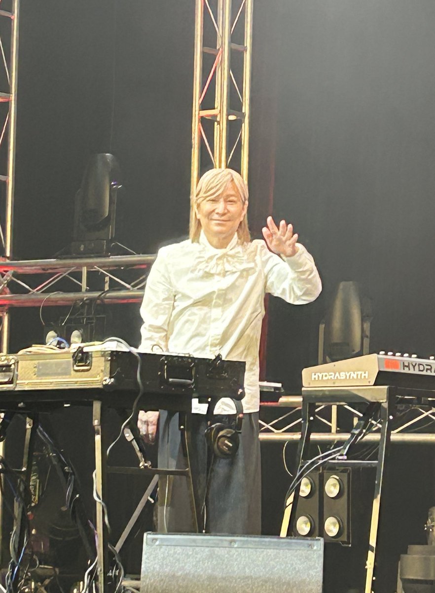 jet_mstk2024's tweet image. 「あれ？右腕が痛い」と気づいた火曜日の朝
右腕を振り上げるような事したっけ？？？
はい しました😭日曜日の夜に羽田のファンミで💡遅れてやって来たあの日の思い出🤣
#小室哲哉