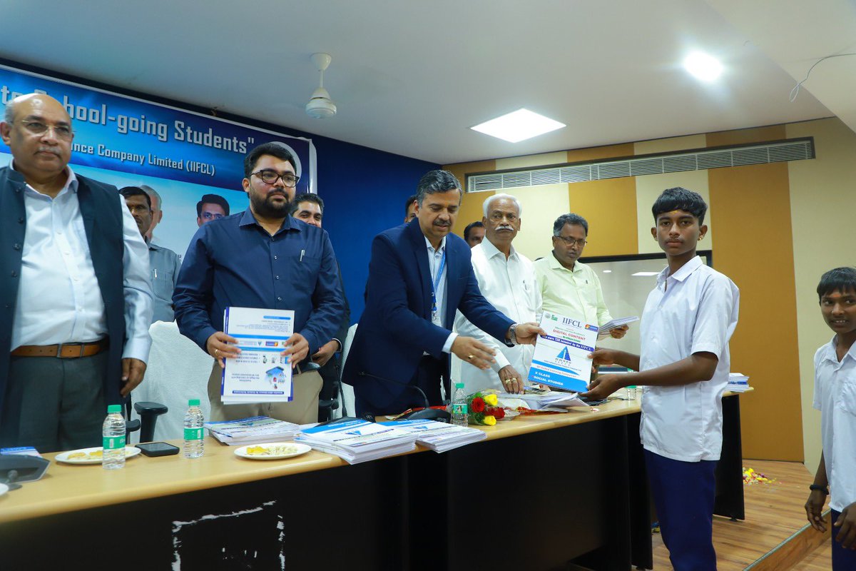 IIFCL's tweet image. IIFCL along with the District Administration of Nagarkurnool, has launched QR-coded learning books for Govt School students in Telangana under its CSR initiative.
A step towards interactive, accessible &amp;amp; digitally enriched learning.
#IIFCL #CSR #Education #DigitalInclusion