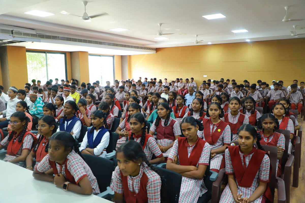 IIFCL's tweet image. IIFCL along with the District Administration of Nagarkurnool, has launched QR-coded learning books for Govt School students in Telangana under its CSR initiative.
A step towards interactive, accessible &amp;amp; digitally enriched learning.
#IIFCL #CSR #Education #DigitalInclusion