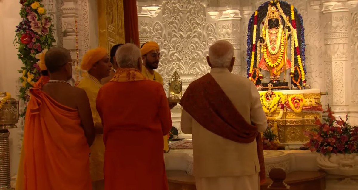 VijayaVaishali's tweet image. Image of the Day! 

Jai Shri Ram 🚩

#Ayodhya #UttarPradesh #Modiji