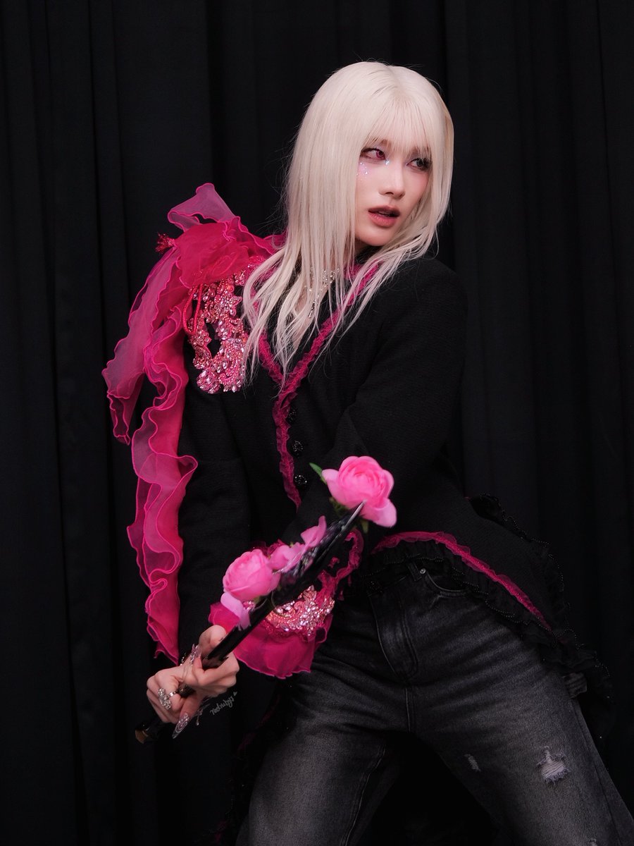 redrubyj_'s tweet image. 251109

#루이 #RUI
#엑스러브 #XLOV