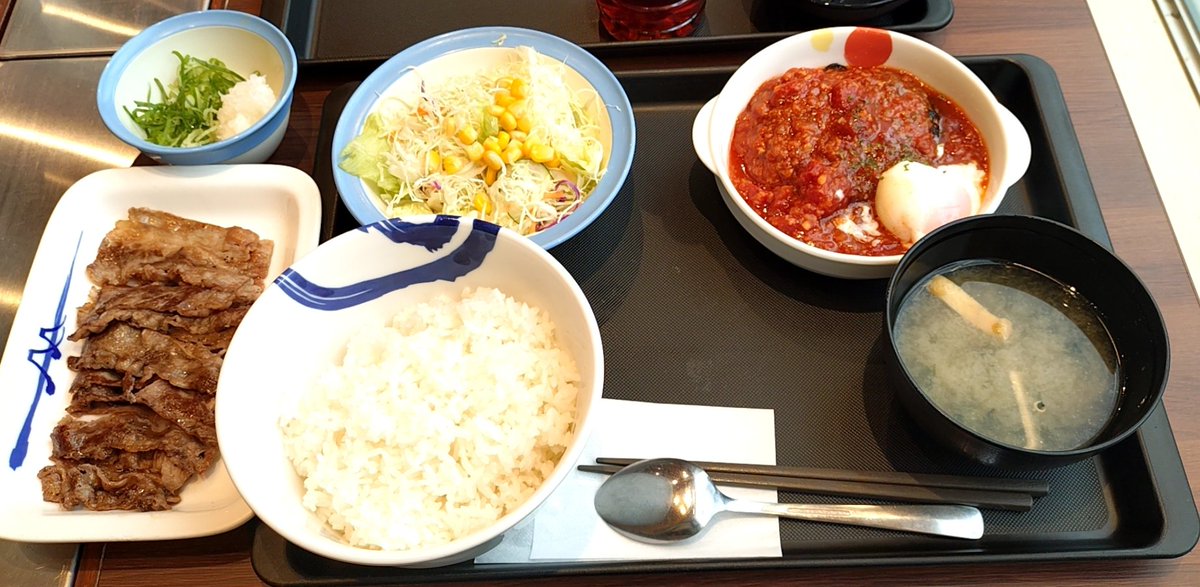 yellowday3690's tweet photo. やっと、おらふくんのドズル社
セットを販売してる松屋店舗に
ありつけたwww🥰💕

うまトマハンバーグ美味しい🥹

#松屋最高 https://t.co/j24vVu9enj