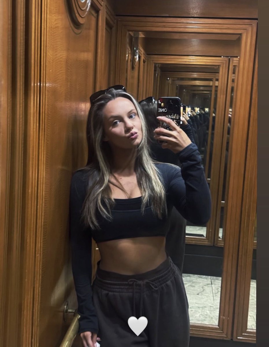 Starring bright in your gaze. 〢 NOT @annajay___ tweet media