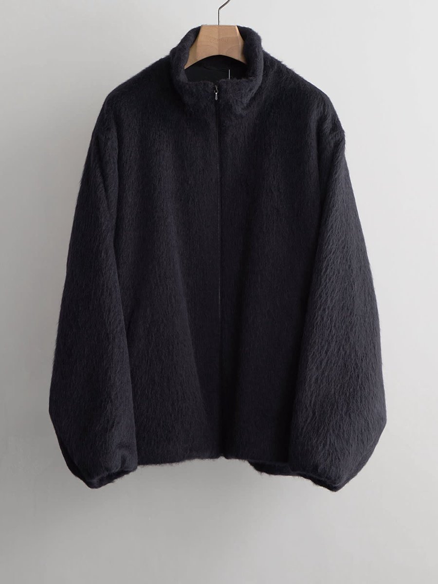 jakewoolf's tweet image. I’ve only got a zip up hoodie from them but Comoli is probably one of the freshest brands out of Japan ATM 

I love a label that works within a super narrow framework— and while Comoli doesn’t explicitly ONLY make black clothing, it certainly dominates the color palette
