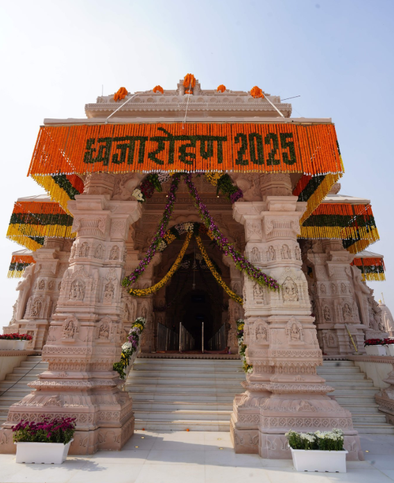 श्री राम मंदिर का धर्म ध्वज — अद्वितीय और दिव्य  500 वर्षों बाद लहरेगा 161 फीट ऊंचे शिखर पर लगे 42 फीट ऊंचे ध्वजदंड पर यह दिव्य ध्वज फहराया गया है, जो 360° घूमने वाले चौकस में स्थापित है।  जय श्री राम 🚩
#RamMandir #Ayodhya