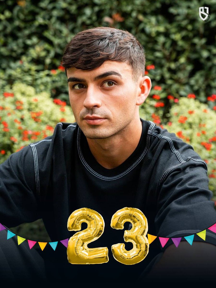 HAPPY BIRTHDAY to the best midfielder in the world <a href="/Pedri/">Pedri González</a>, who turns 𝟐𝟑 today 🎂🥳