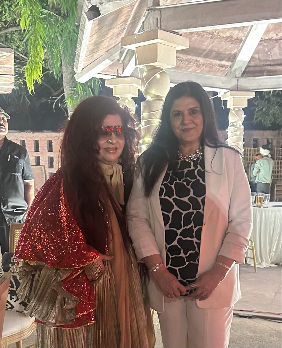 VinitaNangia's tweet photo. She still rules hearts 🤗When herbal Queen Shahnaz Husain steps out in full resplendent glory, fans flock for a look &amp; an autograph! Scene from Pragati Maidan today at IITF (left) &amp; Shahnaz &amp; I at Nelofar Currimbhoy’s book launch (Tara) some days ago at Bikaner House (right) https://t.co/jrgcbtoA1Y