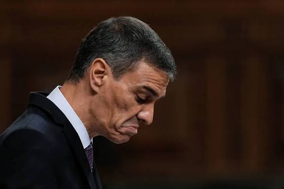 “Sabrás que están dando un golpe de estado, cuando los políticos corruptos ataquen a los jueces que les persiguen”.

Cayo Lucio