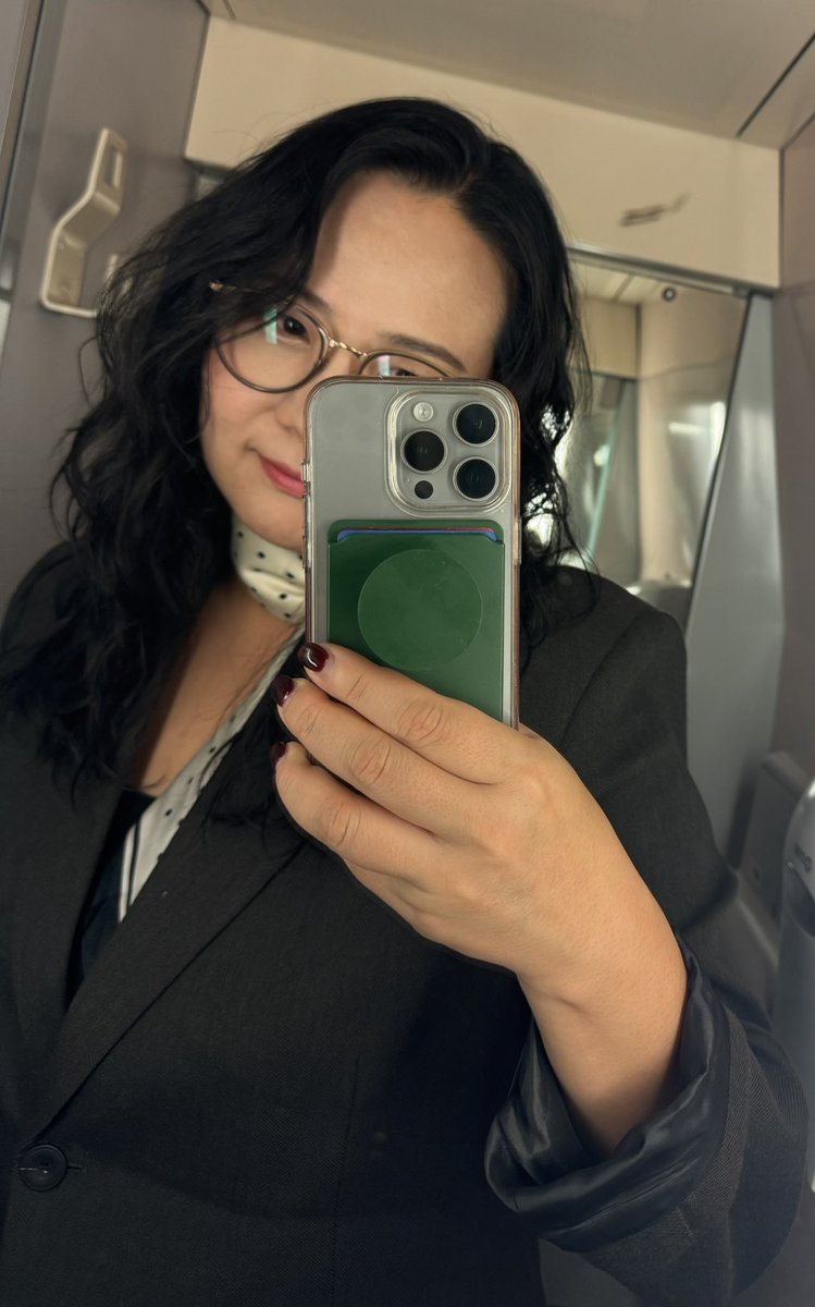 SweetFigTree's tweet image. 마지막 대구 출장 다녀오겠습니다😇
KTX 화장실 조명에서 얼굴 비립종 확인하는 것도 당분간 안녕!