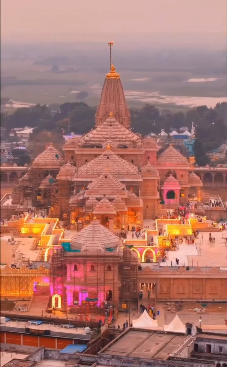 अपने सरकार के पवित्र स्थान की पूर्णता को देख कर मैं अपने अश्रु रोक नहीं पा रहा हूं...
उस कलंकित धांचे के विध्वंस से लेकर आज सूर्य पताका के स्थापना तक जो-जो संघर्ष हुआ है आज उस प्रत्येक प्रयास की परम पवित्र मूर्तता हो रही है ।
अत्यंत भावुक हूँ, निःशब्द हूँ सरकार!
🥺🫀🙇🏻