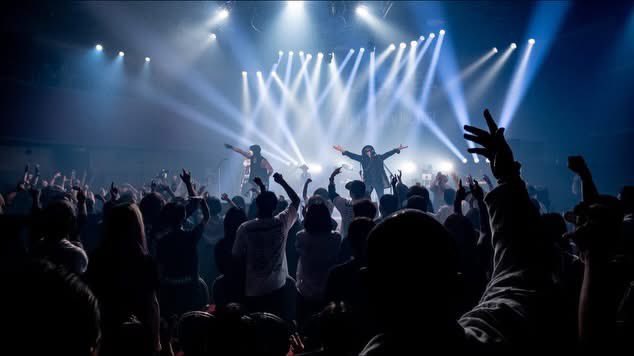 本日もLIVE映像YOUTUBE公開致します！昨年品川プリンスホテルCLUB eX の円形ステージで行われた湾岸の羊のライブパフォーマンスから『Children's #189』！17時公開です！🔥🔥🔥

湾岸の羊チャンネル youtu.be/hW9ikg683EI

#湾岸の羊
#sheeplivingontheedge