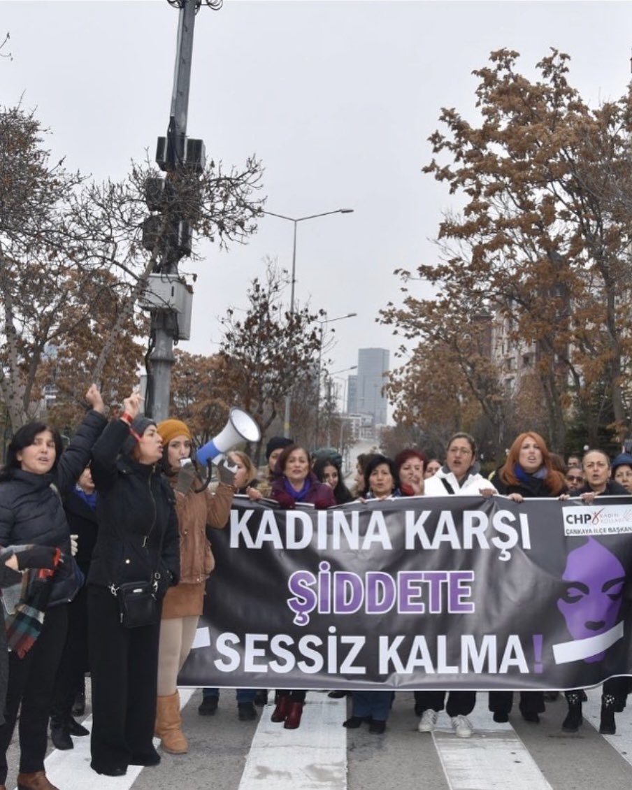Kadına yönelik şiddet bir insanlık ayıbıdır.Bu suça ortak olma.Sessiz kalma…
#KadinaSiddeteHayir