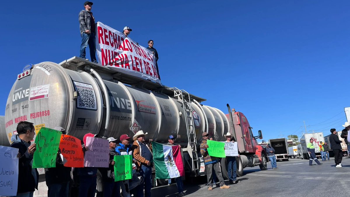 No hay precedente de un movimiento rural como el actual. Lo inédito es su alcance nacional, su persistencia, la rabia de sus promotores, su inconformidad con las nuevas propuestas de reforma a la legislación hídrica y su alianza con un sector de traileros

jornada.com.mx/noticia/2025/1…