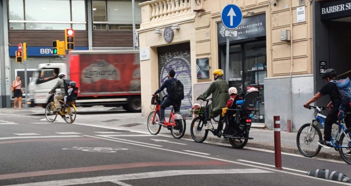 OFERTA DE FEINA: Vols formar part del nostre equip per transformar les ciutats i el territori a través de polítiques de mobilitat sostenible, inclusiva i innovadora? Envia'ns el teu CV i una carta de motivació a info@vaicmobility.com 
linkedin.com/feed/update/ur…