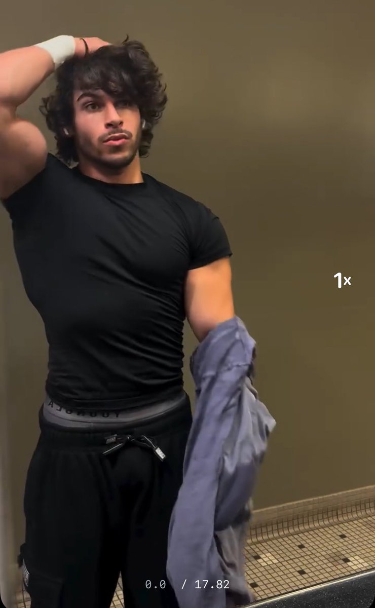 elmikemorgan's tweet image. Mi crush en turno en insta 😵