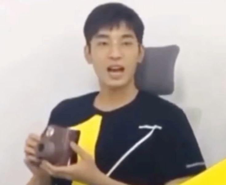 원우 놀랄 때 눈코입 다 커지는 모습이 너무 기여움,,