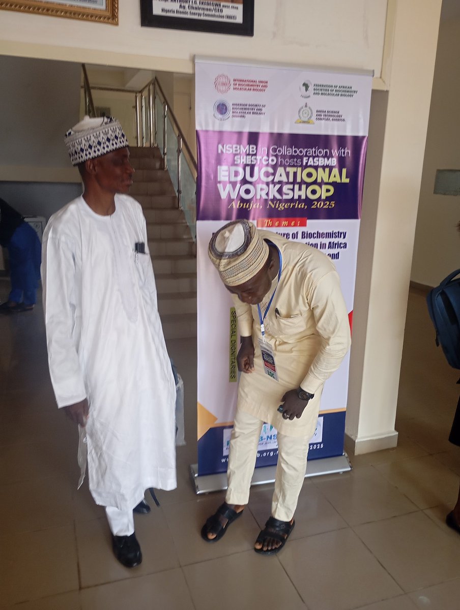 Farouk_Mokwa's tweet image. One of the intriguing moments is meeting with Prof. H. S. Wara.

In 2013, he taught me Chemistry of Amino Acids and Proteins, today I am teaching my students same course 😭

When I told him about it, explaining Ninhydrin test just the way he did 12 years back. He was proud!