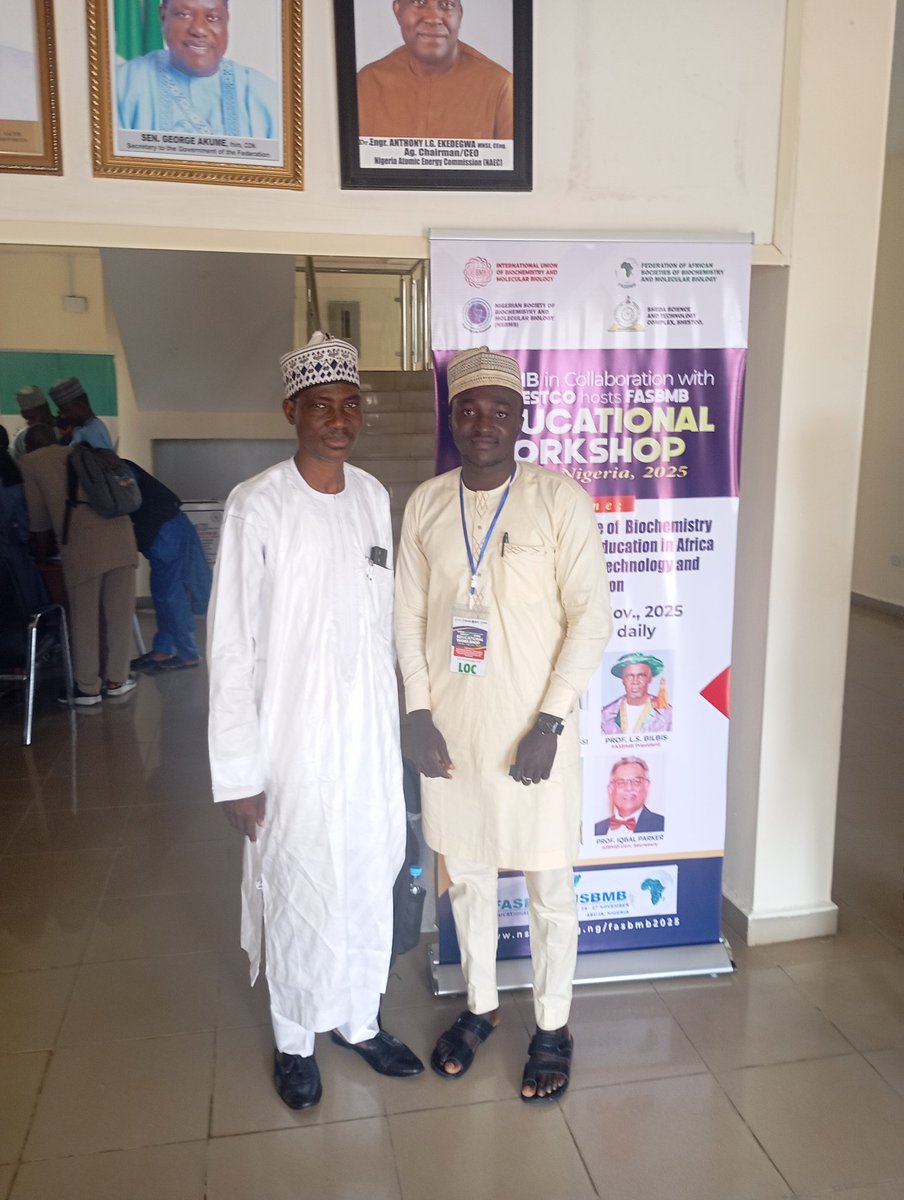 Farouk_Mokwa's tweet image. One of the intriguing moments is meeting with Prof. H. S. Wara.

In 2013, he taught me Chemistry of Amino Acids and Proteins, today I am teaching my students same course 😭

When I told him about it, explaining Ninhydrin test just the way he did 12 years back. He was proud!