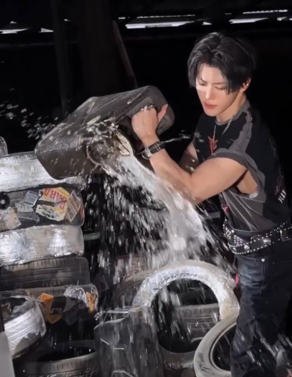 ป้าดดดดดดดดดดด แค่เทน้ำมันคือหล่อแท้