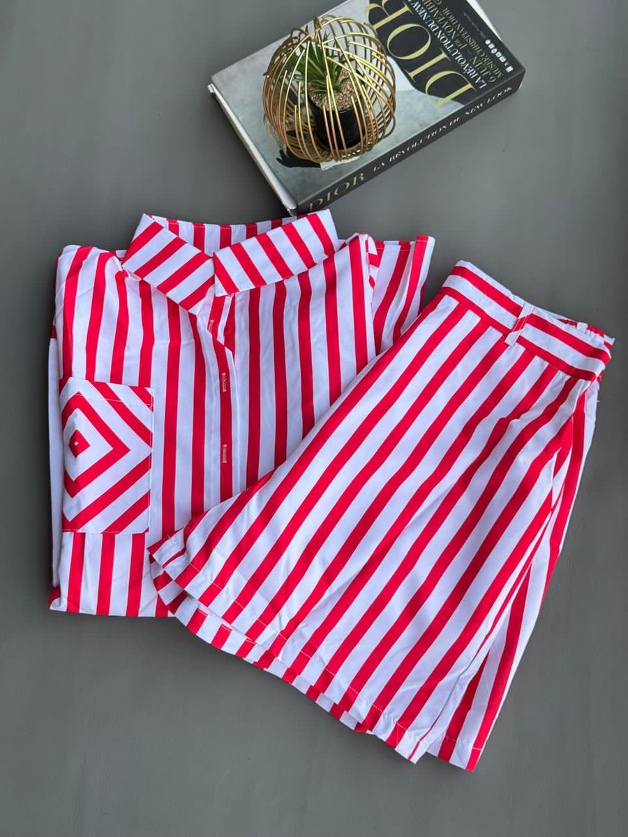 Balodebby_Store's tweet image. NEW  IN 💃💃💃✨✨✨

LUXURY CLASSY N CUTE STRIBE 2PCS SET 💕💕

Sizes: M L XL XXL ✅

Color: as seen    

Price🏷 35k

Quality top notch✅

Please help me repost 🙏 😢