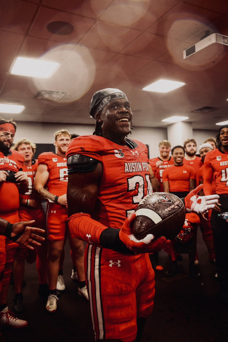 ᵐᵒⁿᵗʳᵉᶻᵉ ˢᵐⁱᵗʰ ʲʳ tweet media