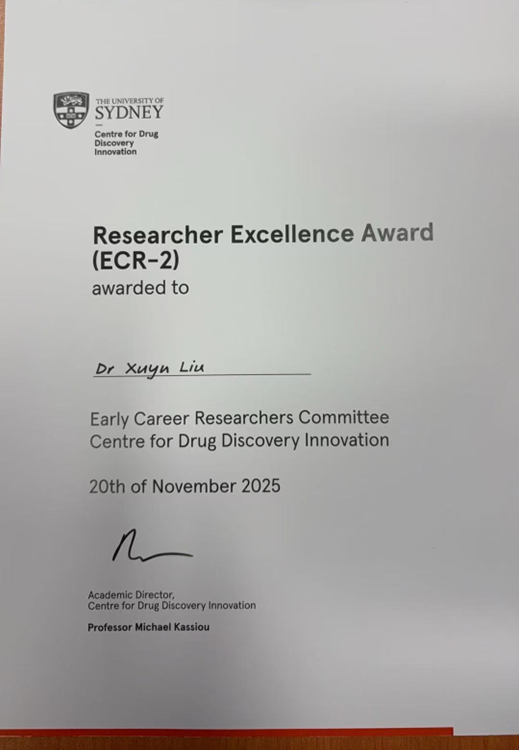 liu_xuyu's tweet image. What a fantastic recognition to close out the year! 🥳Congratulate Johnny @XuyuLiu1463 for being honoured with the Research Excellence Award by the Drug Discovery Innovation Centre @Sydney_DDI for his contributions to cardiovascular research at USYD @SydneyChemistry @HRIAust