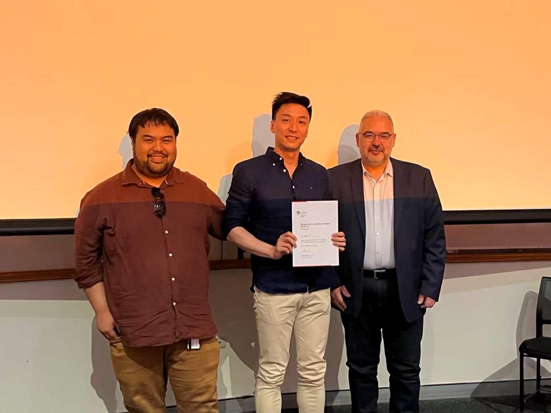 liu_xuyu's tweet image. What a fantastic recognition to close out the year! 🥳Congratulate Johnny @XuyuLiu1463 for being honoured with the Research Excellence Award by the Drug Discovery Innovation Centre @Sydney_DDI for his contributions to cardiovascular research at USYD @SydneyChemistry @HRIAust