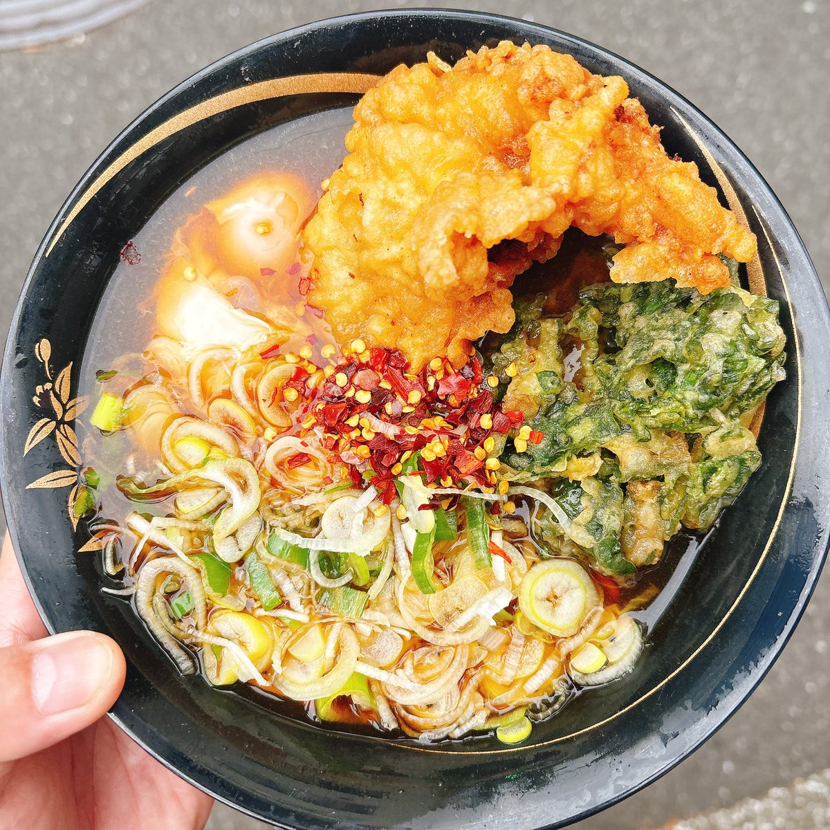 you_jiro's tweet image. おそば＋春菊天＋とり天＋玉子@そばのスエヒロ 八丁堀店

#立ち食いそば #TGS #春菊天 #スエヒロ