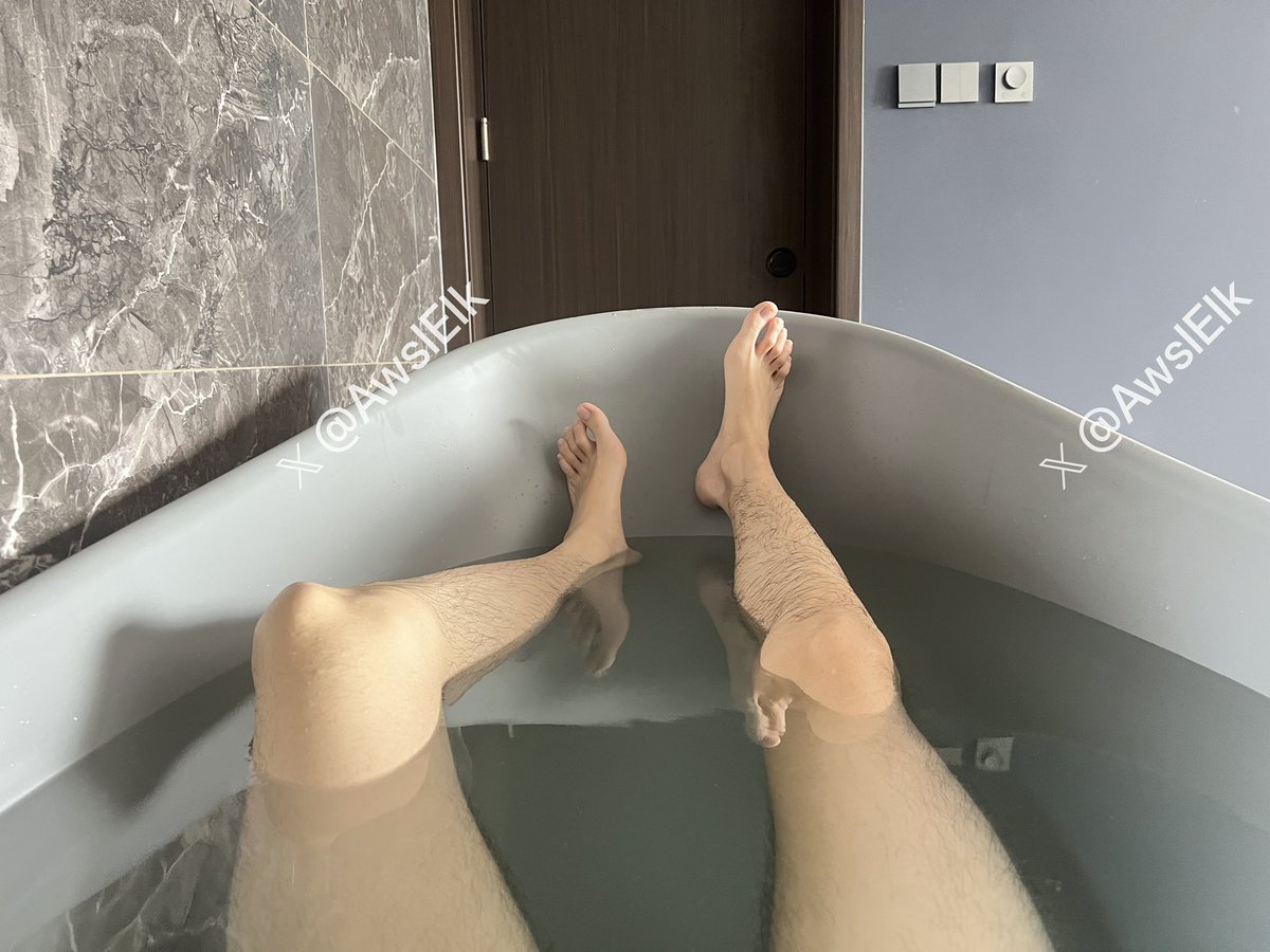 AwslElk's tweet photo. #0s #玉足 
真的很需要一个薄肌小狗😨😨 https://t.co/upQ214hkHq