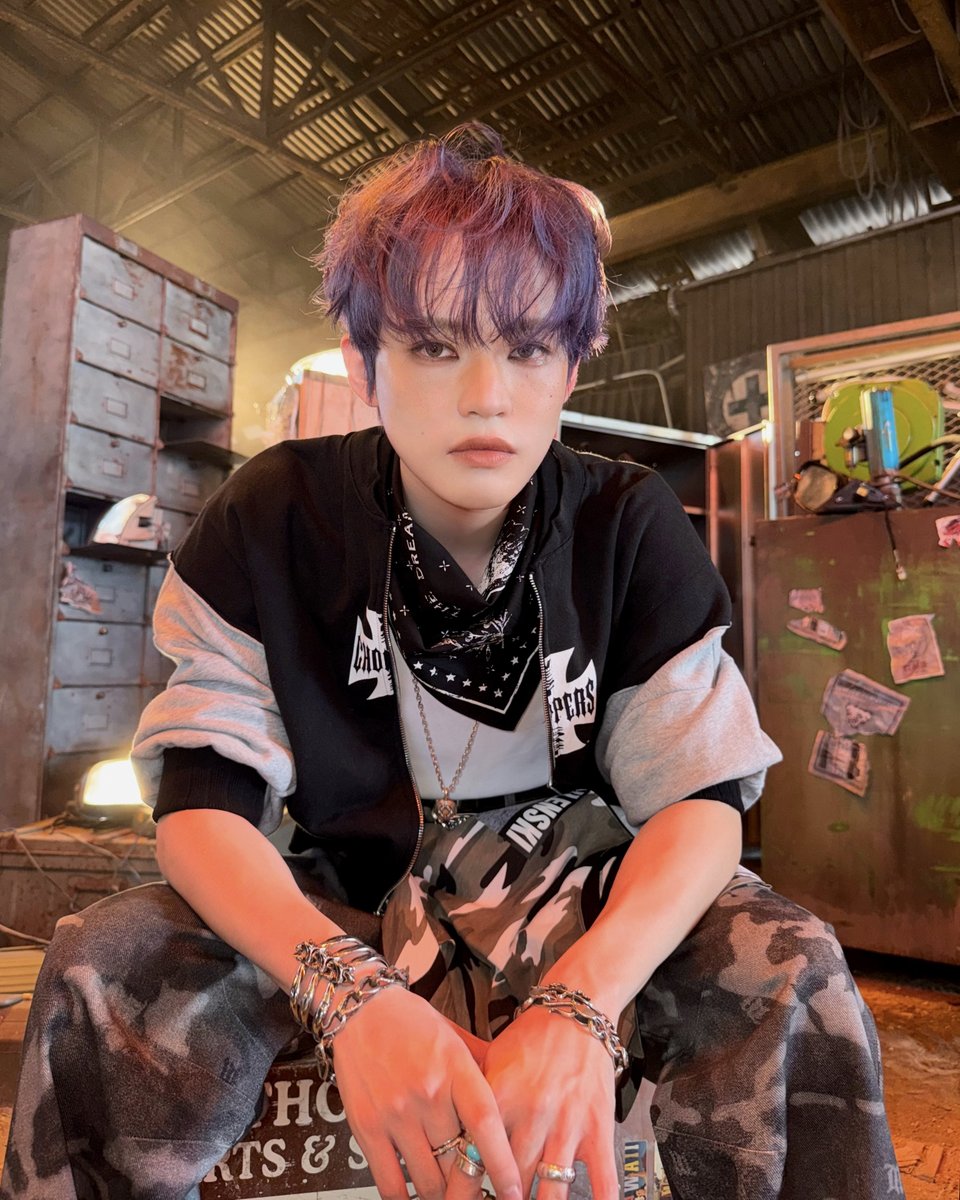 Lookin’ at me

#CHENLE
#NCTDREAM #BeatItUp
#NCTDREAM_BeatItUp